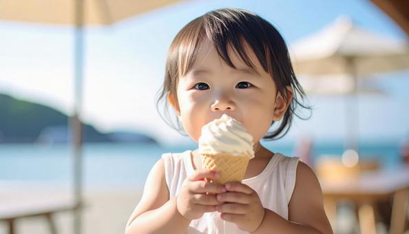 ソフトクリームを食べる可愛い子供 ソフトクリームを食べる可愛い子供の写真