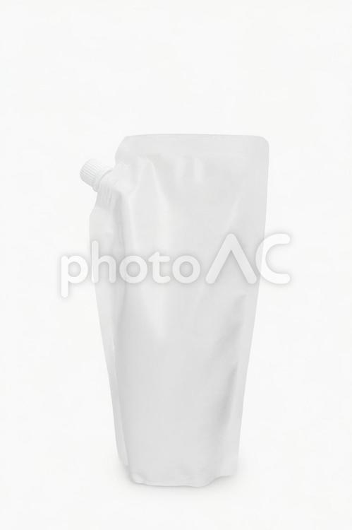 白い詰替え用の容器 袋,容器,詰替えの写真素材