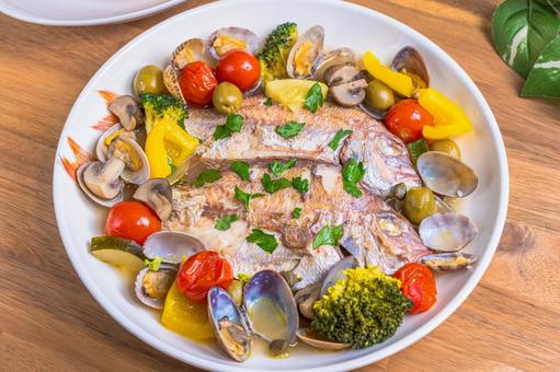 鯛のアクアパッツァ アクアパッツァ,鯛,魚料理の写真素材