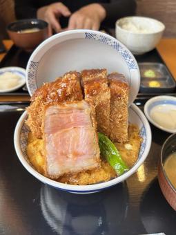 極厚極上カツ丼 極厚極上カツ丼 豚肉,カツ丼,卵の写真素材