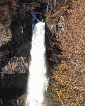 直瀑の滝と岩壁の迫力ある風景 直瀑の滝と岩壁の迫力ある風景 滝,直瀑,岩壁の写真素材