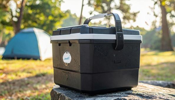 キャンプでのクーラーボックスの写真
