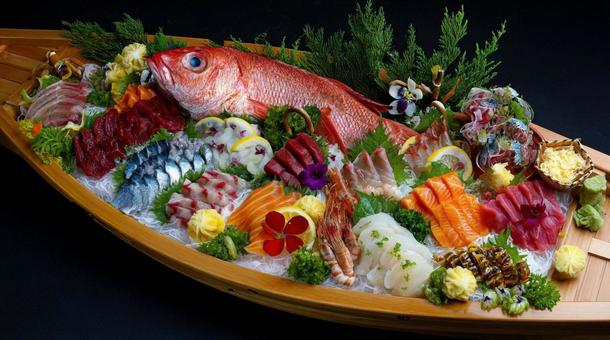 華やかな彩りの刺身舟盛り・お祝い料理 華やかな彩りの刺身舟盛り・お祝い料理の写真