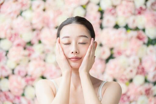 護膚 / 女性 / 花卉背景 護膚 / 女性 / 花卉背景