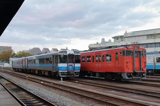徳島運転所、キハ185系とキハ47型 jr,jr四国,徳島運転所の写真素材