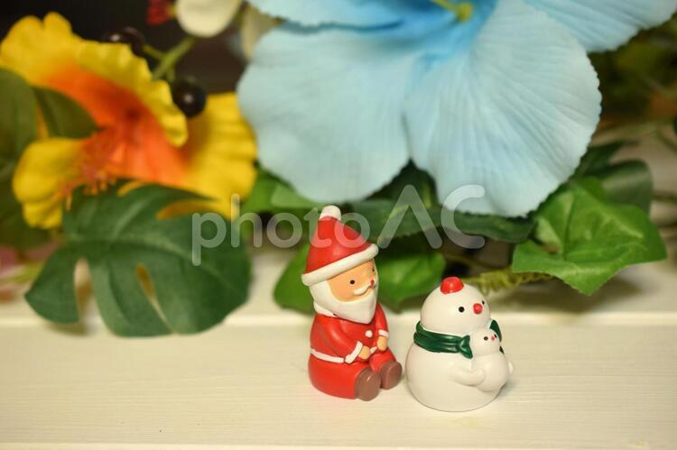 サンタクロースと雪だるま 12月25日,present,snowmanの写真素材