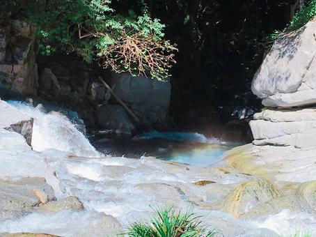 岩場の泉 岩場の泉の写真