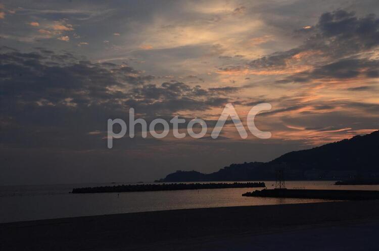 海、砂浜、海岸、浜辺、空、雲、夕暮れ、夕日 たそがれ,何人もありません,夏の写真素材