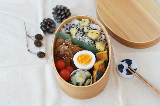 栗ごはん弁当 栗ごはん弁当 お弁当,わっぱ,お昼ごはんの写真素材