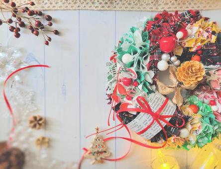 クリスマスリースとオーナメント クリスマスリースとオーナメントの写真