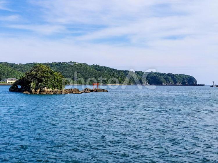 まどが浜海遊公園から眺める下田港の海 まどが浜海遊公園,下田港,祀島神の写真素材