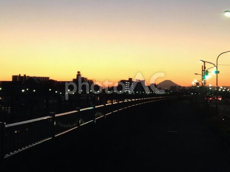 夕暮れ 日暮れ,都市,橋の写真素材