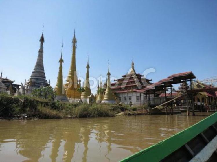 ミャンマー　インレー湖の水上寺院　3 ミャンマー,海外,旅行の写真素材