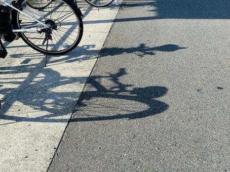 駐輪場の自転車の影 駐輪場の自転車の影 駐輪場,自転車,影の写真素材