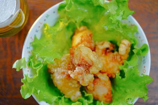 ビールと竜田揚げ ビールと竜田揚げ 食事,食卓,鶏肉料理の写真素材
