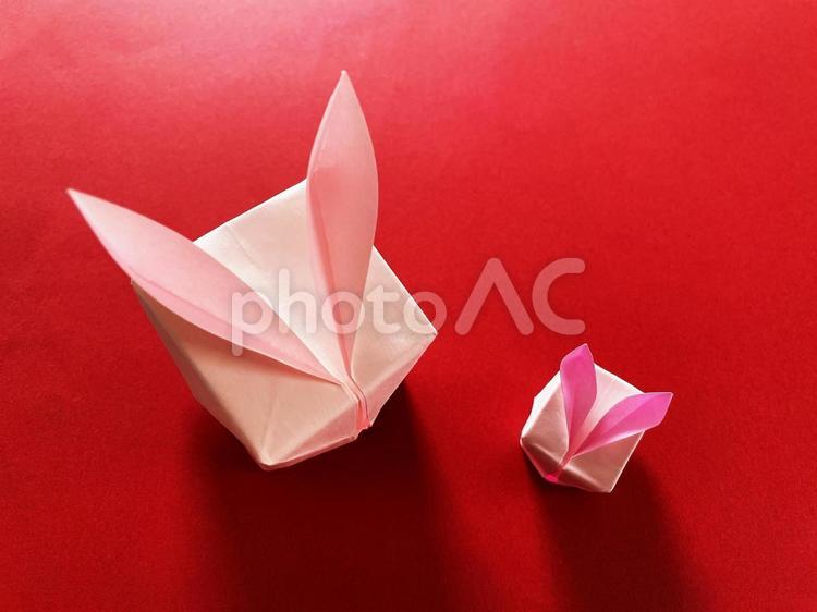 折り紙作品（ふうせんうさぎの親子）１ 折り紙,うさぎ,ふうせんの写真素材