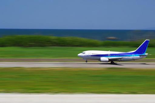 離陸する飛行機 飛行機,旅客機,航空機の写真素材