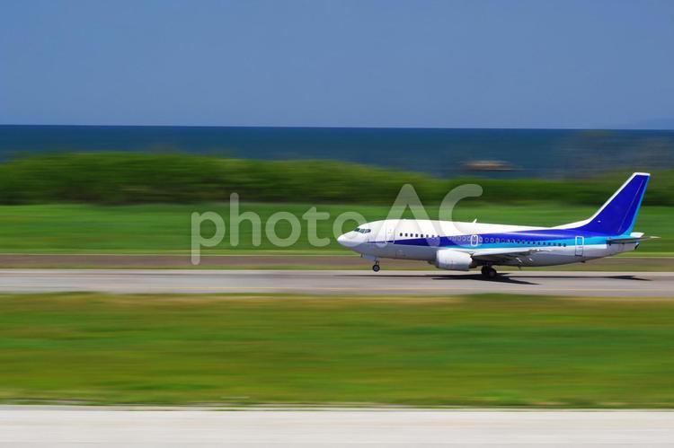 離陸する飛行機 飛行機,旅客機,航空機の写真素材