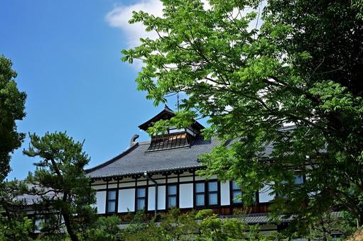 古風なホテルが真夏の空に佇む 奈良,ホテル,古風の写真素材