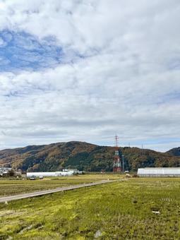 11月末の昼間　晩秋の福井県の郊外の景色 11月末,畑,田んぼの写真素材