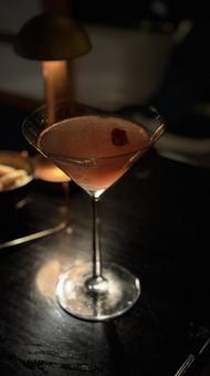 バーのカクテルの写真