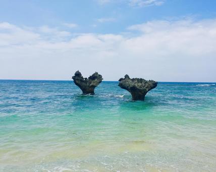 古宇利島のハートロック ハートロック,古宇利島,ティーヌ浜の写真素材