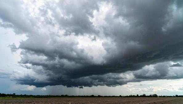 雨柱が遠くにかすかに見える空B 雨柱が遠くにかすかに見える空Bの写真