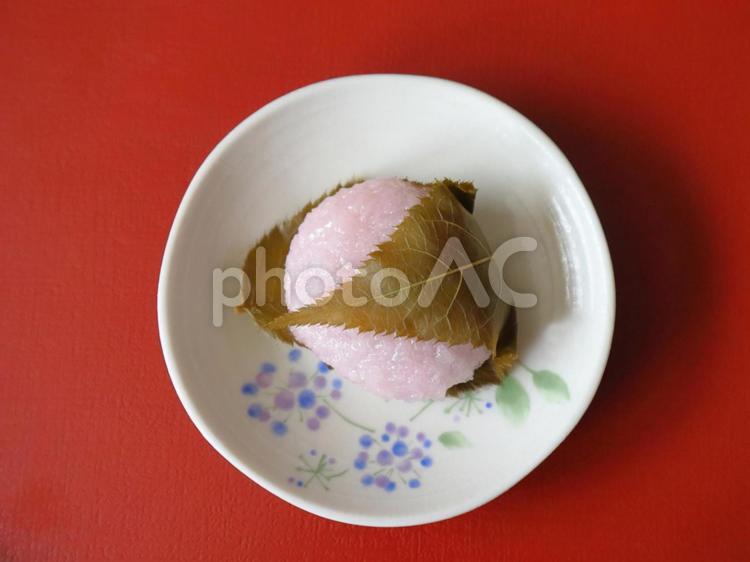 お皿にのせた桜餅　関西風 桜もち,関西,和菓子の写真素材