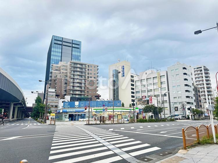 早朝の上野周辺　街並み 台東区上野,上野周辺,早朝の上野の写真素材