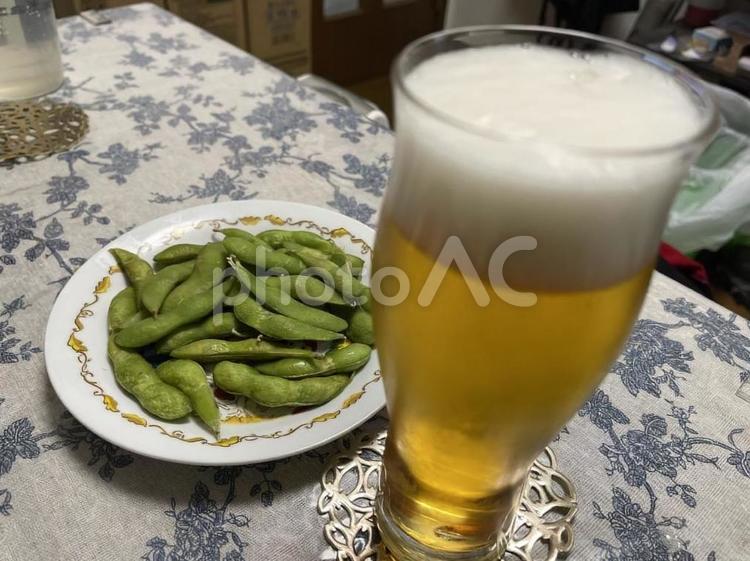 ビールと枝豆 ビール,生ビール,お酒の写真素材