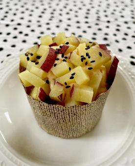 サツマイモの蒸しパン 秋の味覚,サツマイモ,旬の野菜の写真素材