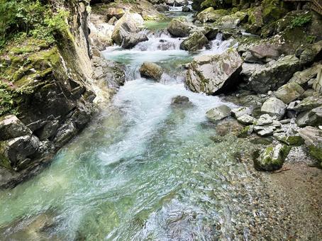 美しい渓流 美しい渓流 渓流,新緑,川の写真素材