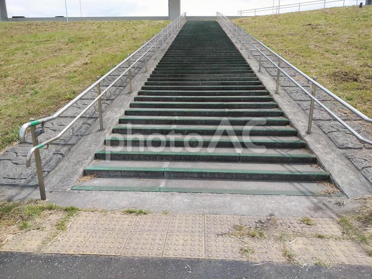 土手の階段 階段,手すり,手摺の写真素材