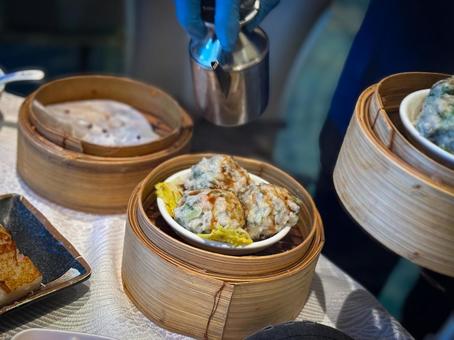 湯気が立つ点心を蒸籠で提供する中華料理 点心,中華料理,飲茶の写真素材