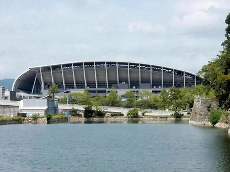 【風景写真】広島城からの眺め 【風景写真】広島城からの眺め 広島城,木々,堀の写真素材