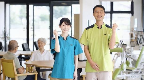 介護施設でガッツポーズをする介護福祉士 介護施設でガッツポーズをする介護福祉士 介護福祉士,介護士,ガッツポーズの写真素材