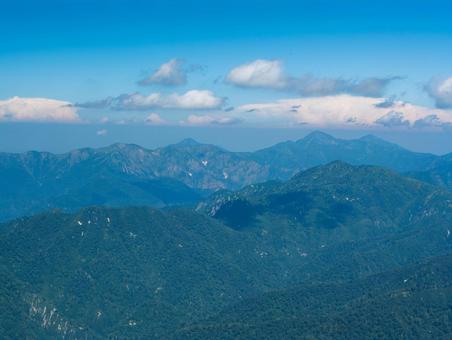 至仏山山頂から越後駒ケ岳方面 至仏山山頂から越後駒ケ岳方面 尾瀬,尾瀬ヶ原,至仏山の写真素材