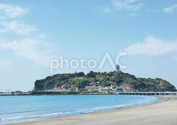 湘南の砂浜と江の島 青空,春,江の島の写真素材