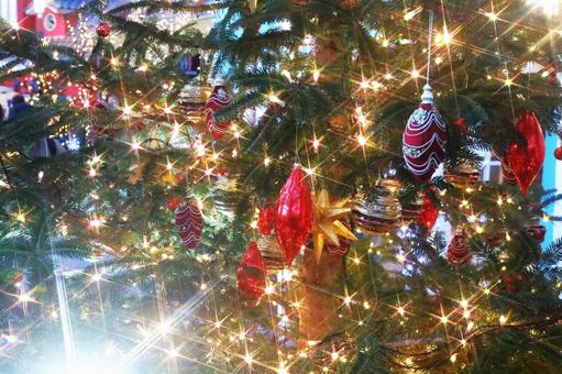 美しく光り輝くイルミネーション 美しく光り輝くイルミネーションの写真