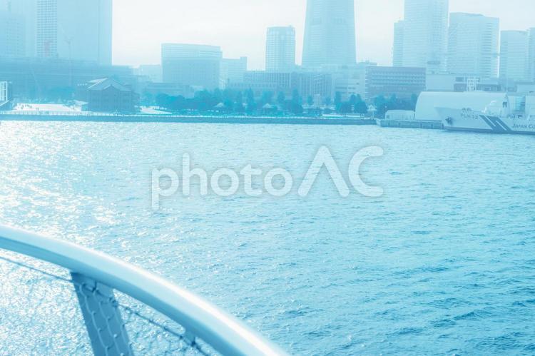 港から見える街 海,港,横浜の写真素材