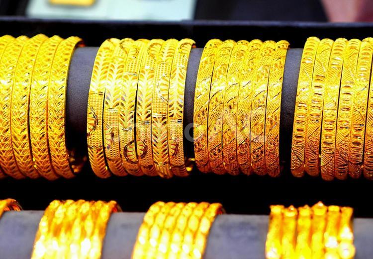 ゴールド市場で見つけた純金のブレスレット ブレスレット,アクセサリー,金の写真素材