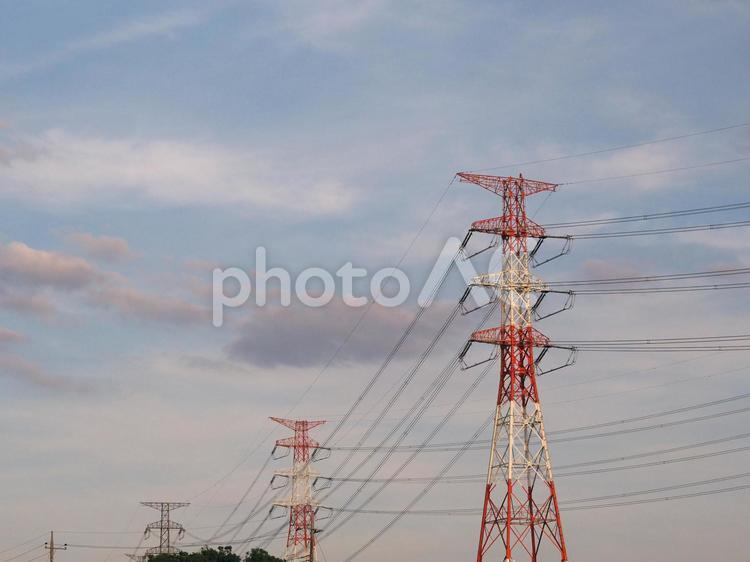 鉄塔がある風景 鉄塔,送電線,電線の写真素材