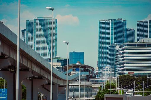 都心の未来的な都市空間 高架道路,都市風景,青空の写真素材