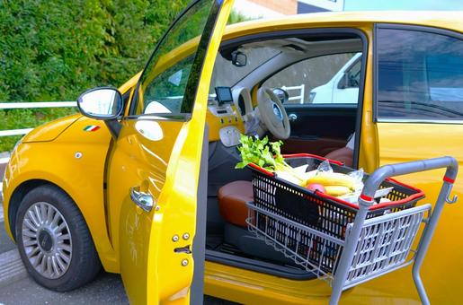 車でショッピング② 買い物,スーパー,車の写真素材