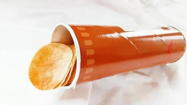 筒に入ったマッシュポテトチップス・3 筒に入ったマッシュポテトチップス・3の写真