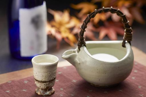 日本酒 紅葉 温燗 日本酒 紅葉 温燗 日本酒,紅葉,温燗の写真素材
