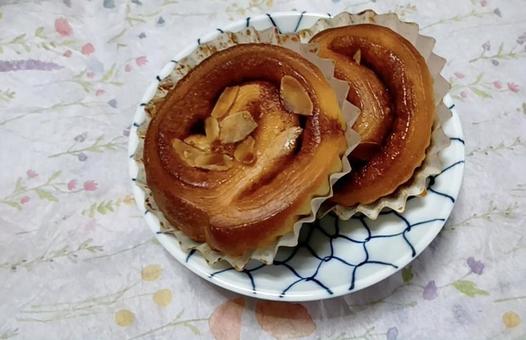 Two cinnamon rolls, JPG