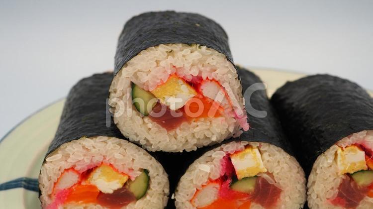 恵方巻き・家庭料理（２本分・断面接写） 恵方巻き,家庭料理,２本の写真素材