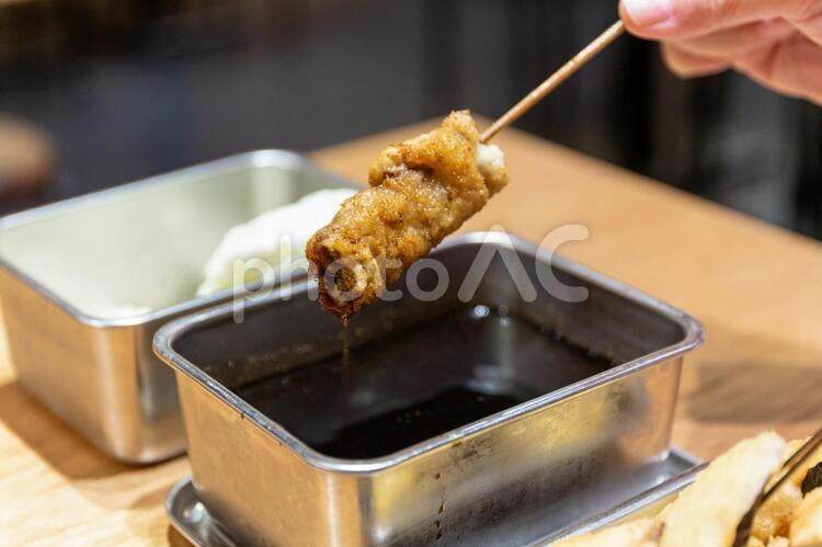 二度漬け禁止 串カツ,ソース,二度漬け禁止の写真素材