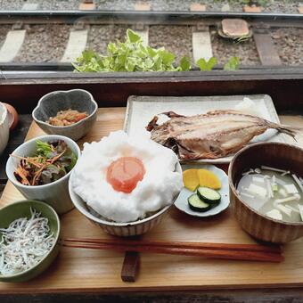 焼き魚とたまごかけご飯の和食の朝食定食 和食,朝食,朝ごはんの写真素材